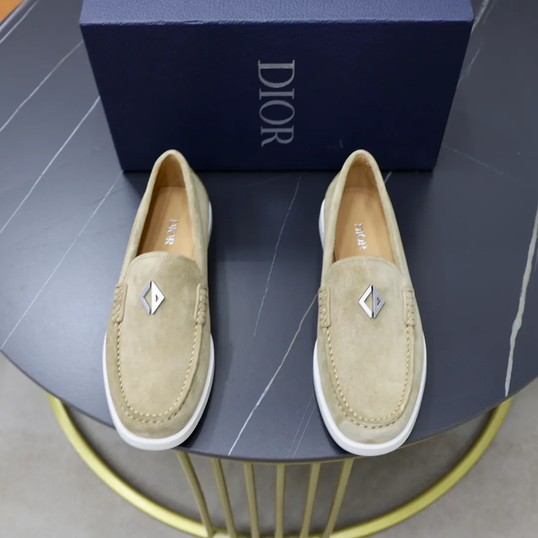 Ex-factory price: 540🙅‍♂️🙅‍♂️🙅‍♂️ Brand: Dior DIOR Standard code: Men's code 38/44 (45 can be customized) Grade: Same as the official website Material: Original cowhide stitching, cowhide lining, original TPU wear-resistant soft outsole Style categories: Leisure and sports version, footwear for driving, young fashion, European and American trends, British style Color: actual picture color